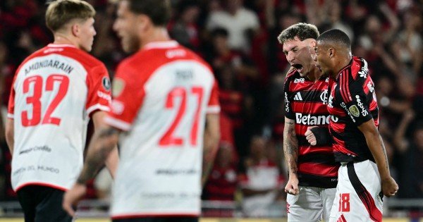 Estudiantes cayó en Brasil y buscará la heroica en La Plata ante Flamengo