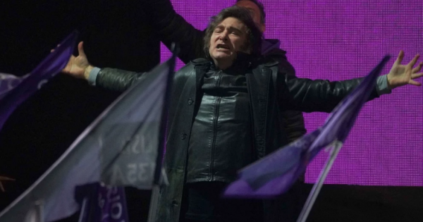 Cierre de campaña de Milei en Moreno: pedradas, corridas y un periodista brutalmente golpeado